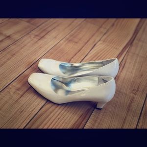 NWT Naturalizer pumps brand new (size 6)